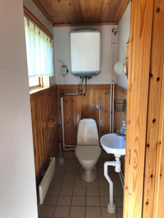 Töreboda Gaeststuga I Loefsaeng Hajstorp מראה חיצוני תמונה